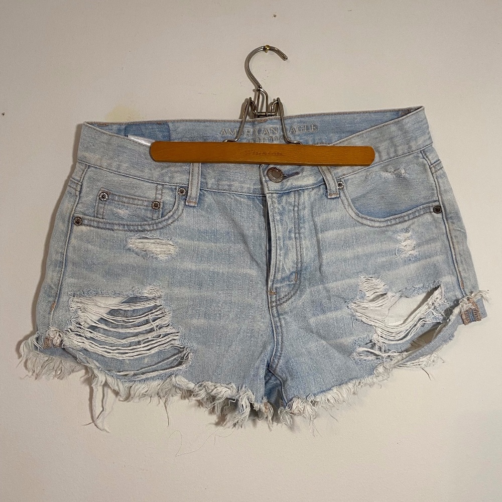 American Eagle tomgirl distresses denim shorts